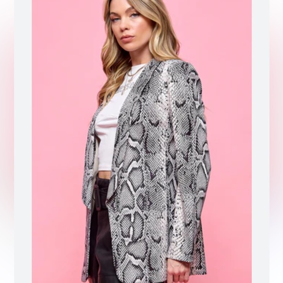 NWT CEZELE Snake Print Open Front Blazer Size: L - Picture 8 of 13